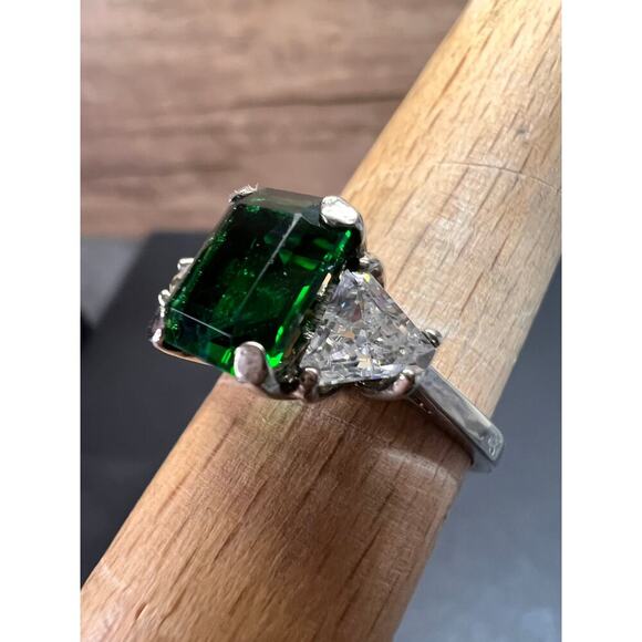 Vintage Helen Andrews synthetic emerald and CZ sterling silver ring size 7 - Picture 10 of 16
